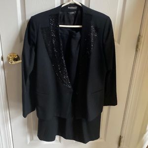 Harve’benard woman’s suit size 14